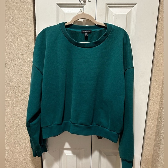 Beyond Yoga On The Go Crewneck in Meadow Green , size XL - Picture 7 of 8